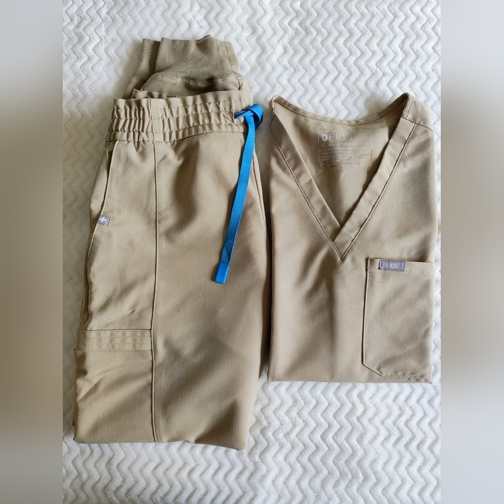 FIGS SCRUBS TOP
